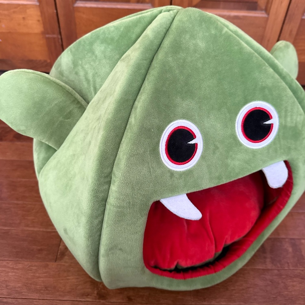 Alien Dog Bed - Picture 5 of 5